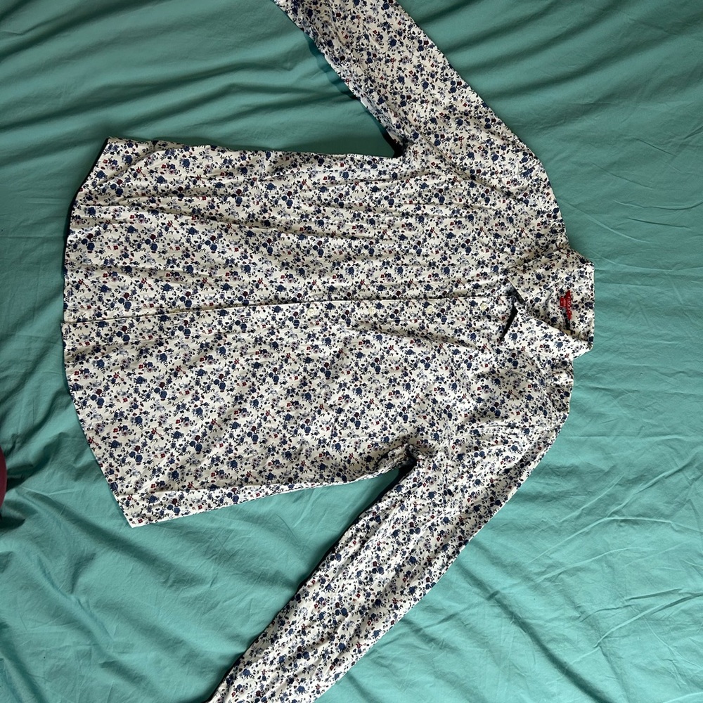 Selling a medium floral dress button up